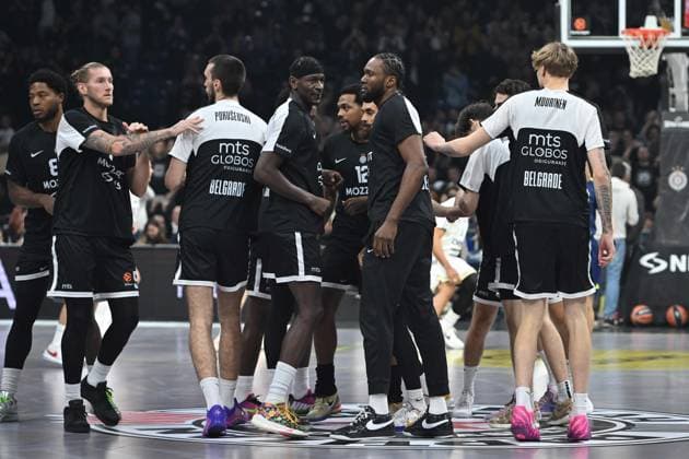 PARTIZAN vs FENERBAHCE ISTANBUL DYLAN OSETKOWSKI Dilan Osetkovski, ALEKSEJ POKUSEVSKI, ISAAC BONGA Ajzak Bonga, BRUNO FERNANDO CELEBRATION basketball Partizan vs Fenerbahce Istanbul Euroleague match at Beogradska arena, Belgrade 21.11.2025 Foto: BASKETBALL, EUROLEAGUE, PARTIZAN, FENERBAHCE ISTANBUL Belgrade Stark Belgrade arena Serbia Copyright: xMarkoxMetlas xMNxPressx