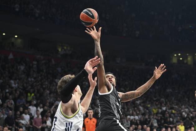 PARTIZAN vs FENERBAHCE ISTANBUL STERLING BROWN Sterling Braun basketball Partizan vs Fenerbahce Istanbul Euroleague match at Beogradska arena, Belgrade 21.11.2025 Foto: BASKETBALL, EUROLEAGUE, PARTIZAN, FENERBAHCE ISTANBUL Belgrade Stark Belgrade arena Serbia Copyright: xMarkoxMetlas xMNxPressx