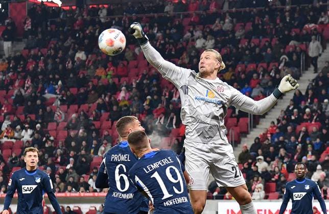 21.11.2025, xhbx, Fussball 1.Bundesliga, FSV Mainz 05 - TSG Hoffenheim v.l. Grische Prömel (TSG 1899 Hoffenheim), David Jurasek (TSG 1899 Hoffenheim), Robin Zentner (FSV Mainz 05) (DFL DFB REGULATIONS PROHIBIT ANY USE OF PHOTOGRAPHS as IMAGE SEQUENCES and or QUASI-VIDEO) Mainz