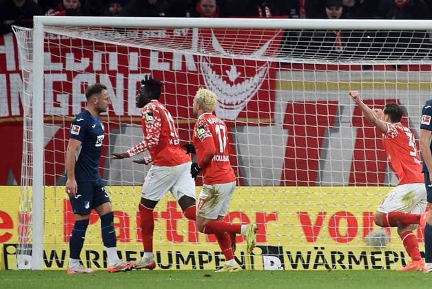 21.11.2025, xhbx, Fussball 1.Bundesliga, FSV Mainz 05 - TSG Hoffenheim v.l. Torjubel, Goal celebration, celebrate the goal 1:1 durch Danny da Costa (FSV Mainz 05) (DFL DFB REGULATIONS PROHIBIT ANY USE OF PHOTOGRAPHS as IMAGE SEQUENCES and or QUASI-VIDEO) Mainz