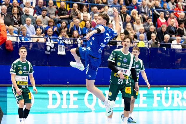 21.11.2025, xkwix, Handball, 1. Handball-Bundesliga, DAIKIN HBL 2025 26, TBV Lemgo Lippe - ThSV Eisenach, PHOENIX CONTACT Arena: JoÃ«l Willecke (TBV Lemgo Lippe 24) beim Torwurf NRW Deutschland