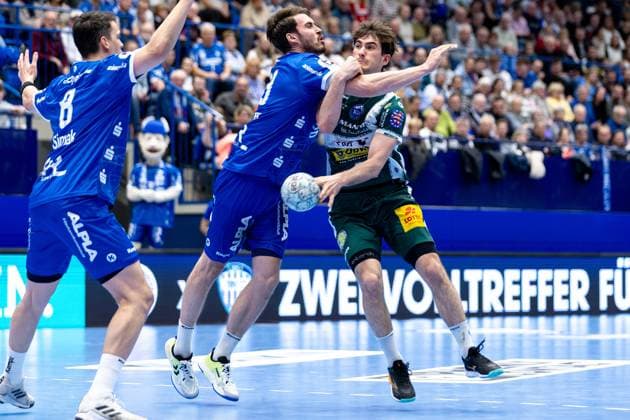 21.11.2025, xkwix, Handball, 1. Handball-Bundesliga, DAIKIN HBL 2025 26, TBV Lemgo Lippe - ThSV Eisenach, PHOENIX CONTACT Arena: Stephan Seitz (ThSV Eisenach 44) im Zweikampf NRW Deutschland