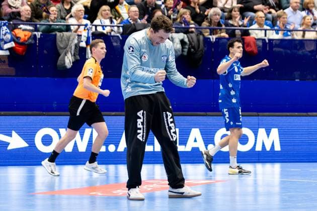 21.11.2025, xkwix, Handball, 1. Handball-Bundesliga, DAIKIN HBL 2025 26, TBV Lemgo Lippe - ThSV Eisenach, PHOENIX CONTACT Arena: Constantin Möstl (TBV Lemgo Lippe 1) beim Jubel NRW Deutschland