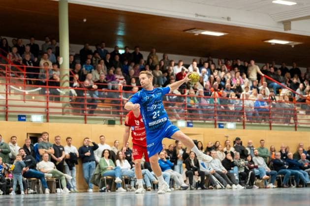 Handball I Herren I Saison 2025-2026 I 3. Liga I 12. Spieltag I TV Bittenfeld 2 - TSV Neuhausen Filder 1898 I 21.11.2025 Michael Seiz (21, TV Bittenfeld 2) beim Siebenmeter Waiblingen Gemeindehalle Bittenfeld Baden-Württemberg Deutschland Copyright: xLobeca MaxxPetershansx
