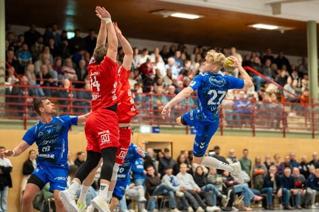 Handball I Herren I Saison 2025-2026 I 3. Liga I 12. Spieltag I TV Bittenfeld 2 - TSV Neuhausen Filder 1898 I 21.11.2025 Fabian Lucas (27, TV Bittenfeld 2) im Wurf Waiblingen Gemeindehalle Bittenfeld Baden-Württemberg Deutschland Copyright: xLobeca MaxxPetershansx