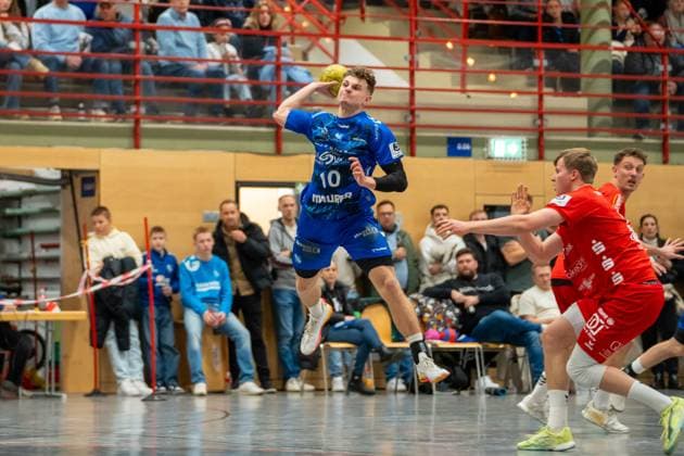 Handball I Herren I Saison 2025-2026 I 3. Liga I 12. Spieltag I TV Bittenfeld 2 - TSV Neuhausen Filder 1898 I 21.11.2025 Maurice Widmaier (10, TV Bittenfeld 2) im Wurf Waiblingen Gemeindehalle Bittenfeld Baden-Württemberg Deutschland Copyright: xLobeca MaxxPetershansx