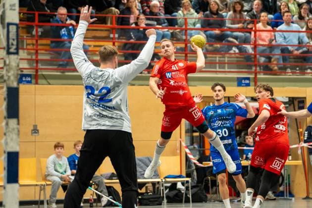 Handball I Herren I Saison 2025-2026 I 3. Liga I 12. Spieltag I TV Bittenfeld 2 - TSV Neuhausen Filder 1898 I 21.11.2025 Philipp Keppeler (41, TSV Neuhausen) im Wurf Waiblingen Gemeindehalle Bittenfeld Baden-Württemberg Deutschland Copyright: xLobeca MaxxPetershansx