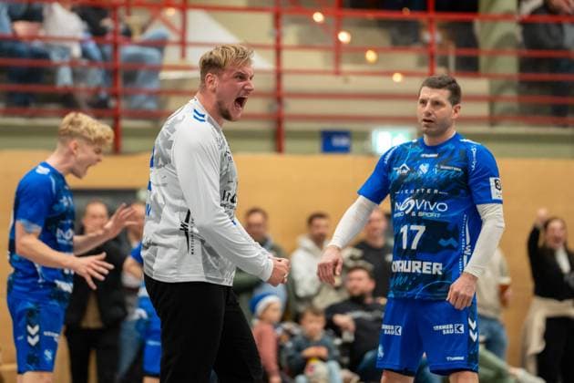 Handball I Herren I Saison 2025-2026 I 3. Liga I 12. Spieltag I TV Bittenfeld 2 - TSV Neuhausen Filder 1898 I 21.11.2025 Nick Lehmann (22, TV Bittenfeld 2) jubelt, daneben Pierre Freudl (17, TV Bittenfeld) Waiblingen Gemeindehalle Bittenfeld Baden-Württemberg Deutschland Copyright: xLobeca MaxxPetershansx