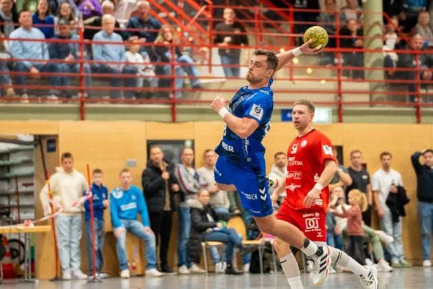 Handball I Herren I Saison 2025-2026 I 3. Liga I 12. Spieltag I TV Bittenfeld 2 - TSV Neuhausen Filder 1898 I 21.11.2025 Alexander Bischoff (18, TV Bittenfeld 2) im Wurf Waiblingen Gemeindehalle Bittenfeld Baden-Württemberg Deutschland Copyright: xLobeca MaxxPetershansx