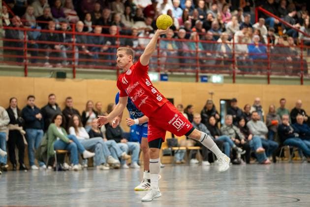 Handball I Herren I Saison 2025-2026 I 3. Liga I 12. Spieltag I TV Bittenfeld 2 - TSV Neuhausen Filder 1898 I 21.11.2025 Philipp Keppeler (41, TSV Neuhausen) beim Siebenmeter Waiblingen Gemeindehalle Bittenfeld Baden-Württemberg Deutschland Copyright: xLobeca MaxxPetershansx