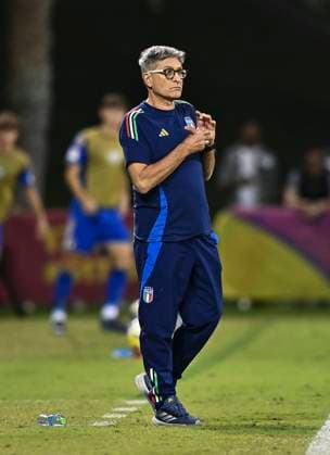 Italy v Burkina Faso : Quarter-final- FIFA U-17 World Cup Qatar 2025 Massimiliano Favo, Head coach of Italy, reacts during the FIFA U-17 World Cup Qatar 2025 Quarter-final match between Italy and Burkina Faso in Doha, Qatar, on November 21, 2025. DOHA Qatar Copyright: xNOUSHADxTHEKKAYILx
