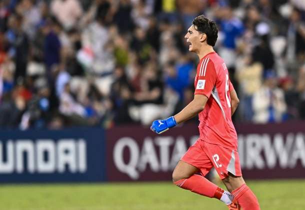 Italy v Burkina Faso : Quarter-final- FIFA U-17 World Cup Qatar 2025 Goalkeeper Alessandro Longoni of Italy celebrates after winning the FIFA U-17 World Cup Qatar 2025 Quarter-final match between Italy and Burkina Faso in Doha, Qatar, on November 21, 2025. DOHA Qatar Copyright: xNOUSHADxTHEKKAYILx