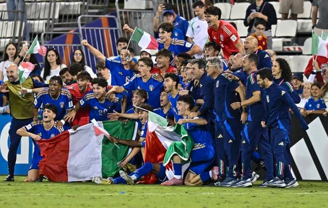 Italy v Burkina Faso : Quarter-final- FIFA U-17 World Cup Qatar 2025 Players of Italy celebrate after winning the FIFA U-17 World Cup Qatar 2025 Quarter-final match between Italy and Burkina Faso in Doha, Qatar, on November 21, 2025. DOHA Qatar Copyright: xNOUSHADxTHEKKAYILx