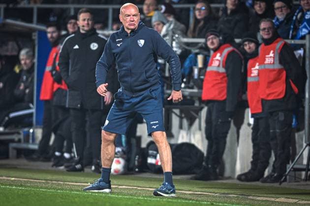 Deutschland, Fußball, 2. Bundesliga, 13. Spieltag, 2025 2026, VfL Bochum vs Dynamo Dresden, 21.11.2025, Vonovia Ruhrstadion, Bochum, Deutschland, Uwe Rösler (VfL Bochum, Trainer) engagiert am Spielfeldrand