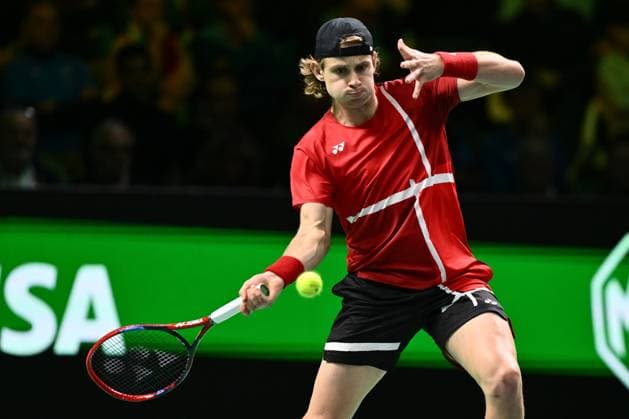 Zizou Bergs of Belgium in action during the Davis Cup Semi-Final match between Flavio Cobolli of Italy and Zizou Bergs of Belgium at Supertennis Arena - Bolognafiere on November 21, 2025 in Bologna, Italy  Copyright: xDomenicoxCippitelli IPAxSportx xipa-agency.netx xx IPA_68226589 IPA_Agency_IPA68226589