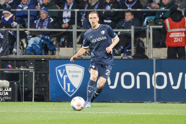 21.11.2025, xgrfx, Fussball 2.Bundesliga, VfL Bochum - Dynamo Dresden v.l. Noah Loosil (VfL Bochum) (DFL DFB REGULATIONS PROHIBIT ANY USE OF PHOTOGRAPHS as IMAGE SEQUENCES and or QUASI-VIDEO) Bochum