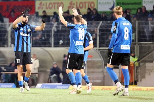 21.11.2025, xrekx, Fussball Regionalliga Suedwest, Eintracht Trier - TSV Steinbach Haiger v.l. Torjubel nach dem Tor zum celebrating the goal celebrate 1:1 durch Damjan Marceta (SV Eintracht Trier 05) (DFL DFB REGULATIONS PROHIBIT ANY USE OF PHOTOGRAPHS as IMAGE SEQUENCES and or QUASI-VIDEO) Trier