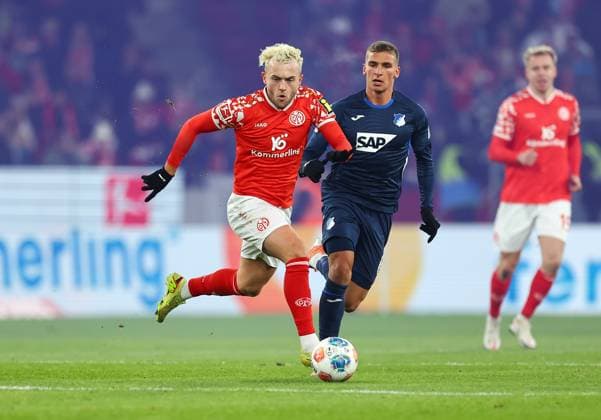 21.11.2025, Fussball Bundesliga, 1. FSV Mainz 05 - TSG 1899 Hoffenheim, emonline, emspor, v.l., Benedict Hollerbach (FSV Mainz 05), Grischa Prömel (TSG 1899 Hoffenheim) DFL DFB REGULATIONS PROHIBIT ANY USE OF PHOTOGRAPHS AS IMAGE SEQUENCES AND OR QUASI-VIDEO. xdcx Copyright: HMBxMedia Claus