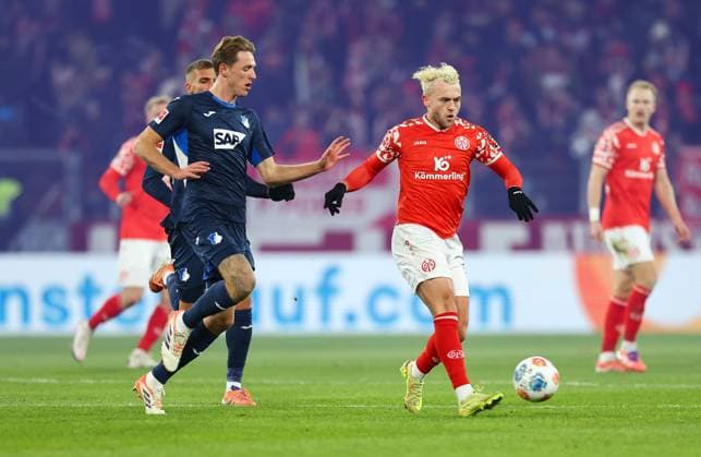 21.11.2025, Fussball Bundesliga, 1. FSV Mainz 05 - TSG 1899 Hoffenheim, emonline, emspor, v.l., Wouter Burger (TSG 1899 Hoffenheim), Benedict Hollerbach (FSV Mainz 05) DFL DFB REGULATIONS PROHIBIT ANY USE OF PHOTOGRAPHS AS IMAGE SEQUENCES AND OR QUASI-VIDEO. xdcx Copyright: HMBxMedia Claus