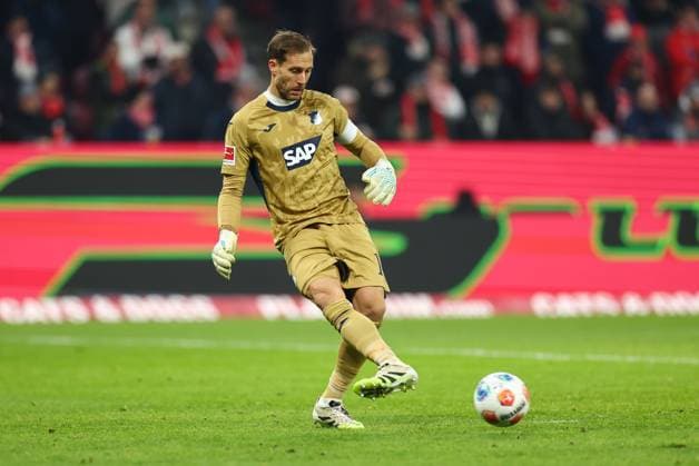 21.11.2025, Fussball Bundesliga, 1. FSV Mainz 05 - TSG 1899 Hoffenheim, emonline, emspor, v.l., Torwart Oliver Baumann (TSG 1899 Hoffenheim) DFL DFB REGULATIONS PROHIBIT ANY USE OF PHOTOGRAPHS AS IMAGE SEQUENCES AND OR QUASI-VIDEO. xdcx Copyright: HMBxMedia Claus