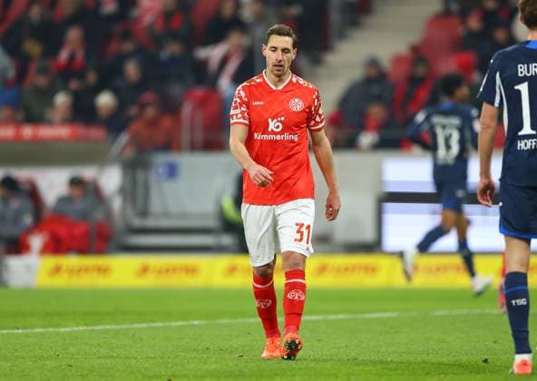21.11.2025, Fussball Bundesliga, 1. FSV Mainz 05 - TSG 1899 Hoffenheim, emonline, emspor, v.l., Dominik Kohr (FSV Mainz 05) enttaeuscht, enttaeuscht schauend, dissapointed, traurig, frustiert, frust, gefrustet DFL DFB REGULATIONS PROHIBIT ANY USE OF PHOTOGRAPHS AS IMAGE SEQUENCES AND OR QUASI-VIDEO. xdcx Copyright: HMBxMedia Claus