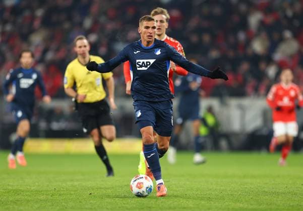 21.11.2025, Fussball Bundesliga, 1. FSV Mainz 05 - TSG 1899 Hoffenheim, emonline, emspor, v.l., Grischa Prömel (TSG 1899 Hoffenheim) DFL DFB REGULATIONS PROHIBIT ANY USE OF PHOTOGRAPHS AS IMAGE SEQUENCES AND OR QUASI-VIDEO. xdcx Copyright: HMBxMedia Claus