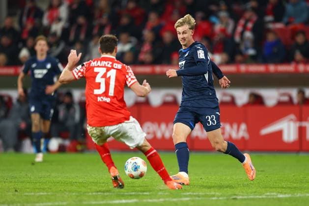 21.11.2025, Fussball Bundesliga, 1. FSV Mainz 05 - TSG 1899 Hoffenheim, emonline, emspor, v.l., Dominik Kohr (FSV Mainz 05), Max Moerstedt (TSG 1899 Hoffenheim) DFL DFB REGULATIONS PROHIBIT ANY USE OF PHOTOGRAPHS AS IMAGE SEQUENCES AND OR QUASI-VIDEO. xdcx Copyright: HMBxMedia Claus