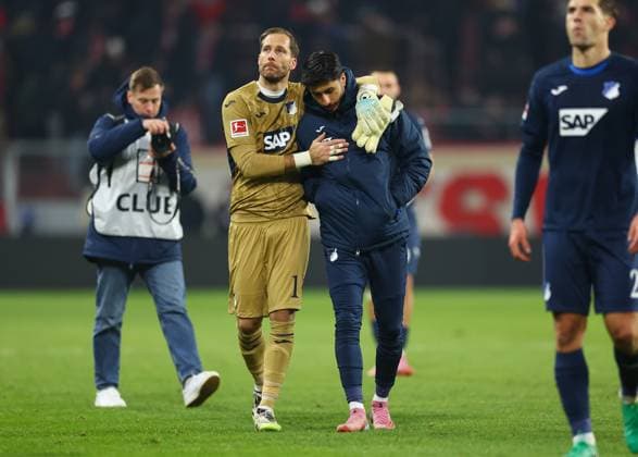 21.11.2025, Fussball Bundesliga, 1. FSV Mainz 05 - TSG 1899 Hoffenheim, emonline, emspor, v.l., Torwart Oliver Baumann (TSG 1899 Hoffenheim), Umut Tohumcu (TSG 1899 Hoffenheim) DFL DFB REGULATIONS PROHIBIT ANY USE OF PHOTOGRAPHS AS IMAGE SEQUENCES AND OR QUASI-VIDEO. xdcx Copyright: HMBxMedia Claus