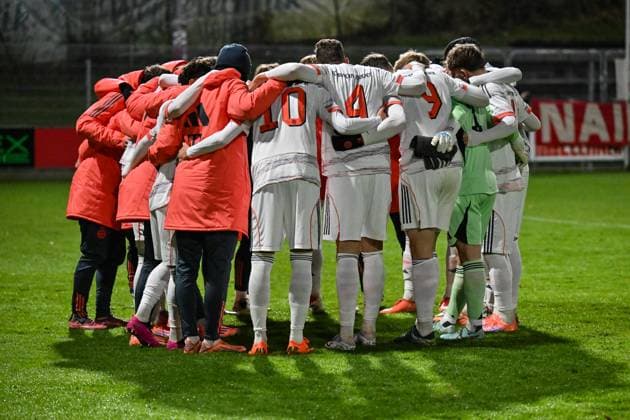 Regionalliga Bayern; TSV Buchbach - FC Bayern München II; 21.11.2025 Buchbach, DEUTSCHLAND - 21. NOVEMBER: Die Spieler der kleinen Bayern motivieren sich nochmal vor der Partie vor dem Ligaspiel zwischen dem TSV Buchbach und dem FC Bayern München II am 19. Spieltag der Regionalliga Bayern in der SMR-Arena am 21.11.2025 Copyright: xBEAUTIFULxSPORTS Goldbergx