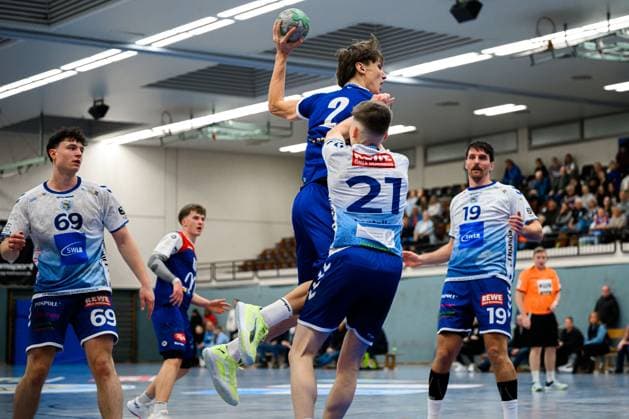 Kornwestheim, Handball: 3. Liga- 25 26 - SV Kornwestheim - HBW Balingen 2 Emil Nyesö (Balingen), Marco Lantella (Kornwestheim) Kornwestheim Halle Ost Baden-Württemberg Deutschland