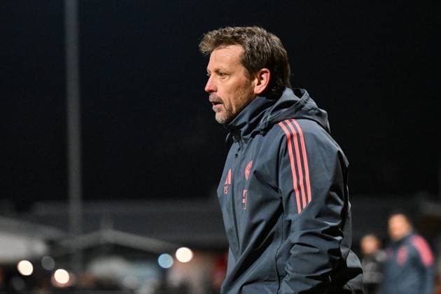 Regionalliga Bayern; TSV Buchbach - FC Bayern München II; 21.11.2025 buchbach, DEUTSCHLAND - 21. NOVEMBER: im Bild Holger SEITZ Cheftrainer FC Bayern München II Einzelfoto Freisteller beim Ligaspiel zwischen dem TSV Buchbach und dem FC Bayern München II am 19. Spieltag der Regionalliga Bayern in der SMR-Arena am 21.11.2025 Copyright: xBEAUTIFULxSPORTS Goldbergx