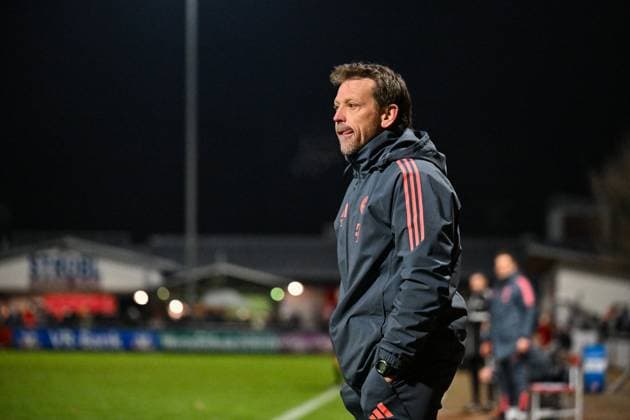 Regionalliga Bayern; TSV Buchbach - FC Bayern München II; 21.11.2025 buchbach, DEUTSCHLAND - 21. NOVEMBER: im Bild Holger SEITZ Cheftrainer FC Bayern München II Einzelfoto Freisteller beim Ligaspiel zwischen dem TSV Buchbach und dem FC Bayern München II am 19. Spieltag der Regionalliga Bayern in der SMR-Arena am 21.11.2025 Copyright: xBEAUTIFULxSPORTS Goldbergx