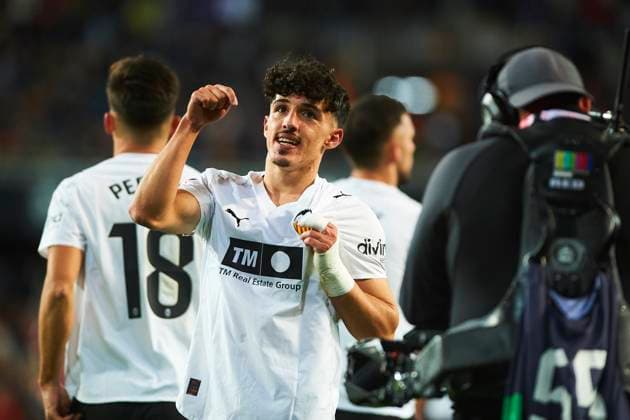 Diego Lopez (Valencia CF) celebrates after scoring his team˜s first goal after revision of VAR during the LaLiga EA Sports match between Valencia CF and Levante UD at Estadio de Mestalla on December 21, 2025 in Valencia, Spain. (Photo by Maria Jose Segovia DeFodi Images)