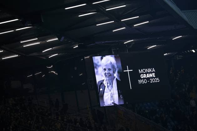 21.10.2025, Fußball, VfL Bochum - SG Dynamo Dresden, 2. Fußball Bundesliga, Vonovia Ruhrstadion, Saison 2025 2026: Trauer Gedenken Gedenkminute Schweigeminute für die verstorbene Monika Grawe DFB regulations prohibit any use of photographs as image sequences and or quasi-video. Nordrhein-Westfalen Deutschland