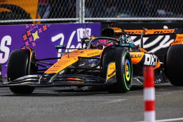 November 21, 2025: MoneyGram Haas F1 Team, Ferrari driver Esteban Ocon (31) drives during the third practice session at the Formula 1 Heineken Las Vegas Grand Prix in Las Vegas, NV. CSM. Las Vegas United States of America - ZUMAc04_ 20251121_zma_c04_279 Copyright: xChristopherxTrimx