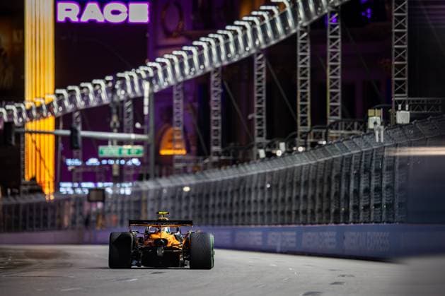 F1 - LAS VEGAS GRAND PRIX 2025 04 NORRIS Lando (gbr), McLaren F1 Team MCL39, action during the 2025 Formula 1 Las Vegas Grand Prix, 22th round of the 2025 FIA Formula One World Championship, WM, Weltmeisterschaft from November 21 to 23, 2025 on the Las Vegas Strip Circuit, in Paradise, Nevada, United States of America - ParadiseUnited States  Copyright: xAndrÃ xFerreirax