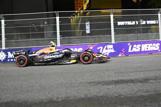 Formula 1 Grand Prix of Las Vegas 2025 - Third Practice Session Classification LAS VEGAS, NEVADA - NOVEMBER 21: Max Verstappen of Oracle Red Bull Racing (1) competes Third Practice Session Classification for F1 Grand Prix of Las Vegas at Las Vegas Strip Circuit on November 21, 2025 in Las Vegas, Nevada, United States. Tayfun Coskun Anadolu Nevada United States. Editorial use only. Please get in touch for any other usage.  Copyright: x2025xAnadoluxTayfunxCoskunx