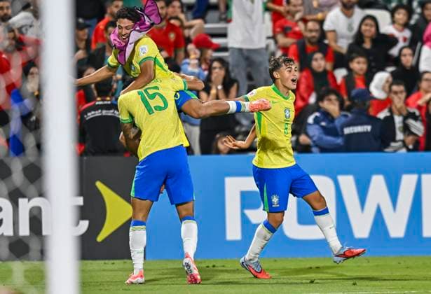 Morocco v Brazil : Quarter-final- FIFA U-17 World Cup Qatar 2025 Players of Brazil celebrate after scoring the team s second goal during the FIFA U-17 World Cup Qatar 2025 Quarter-final match between Morocco and Brazil in Doha, Qatar, on November 21, 2025. DOHA Qatar Copyright: xNOUSHADxTHEKKAYILx
