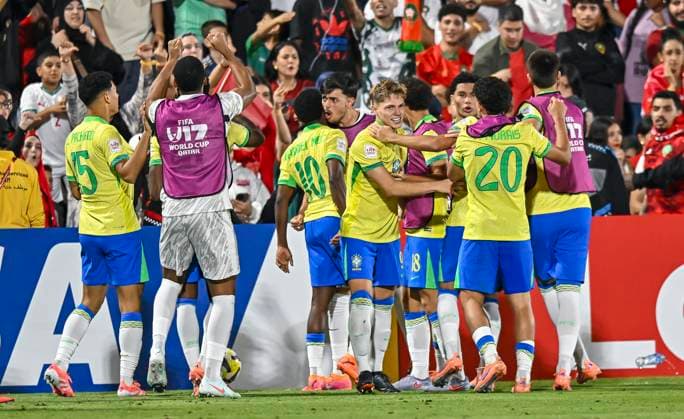 Morocco v Brazil : Quarter-final- FIFA U-17 World Cup Qatar 2025 Dell (C) of Brazil celebrate after scoring the team s second goal during the FIFA U-17 World Cup Qatar 2025 Quarter-final match between Morocco and Brazil in Doha, Qatar, on November 21, 2025. DOHA Qatar Copyright: xNOUSHADxTHEKKAYILx