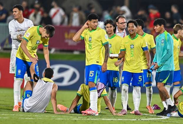 Morocco v Brazil : Quarter-final- FIFA U-17 World Cup Qatar 2025 Players of Brazil celebrate after winning the FIFA U-17 World Cup Qatar 2025 Quarter-final match between Morocco and Brazil in Doha, Qatar, on November 21, 2025. DOHA Qatar Copyright: xNOUSHADxTHEKKAYILx