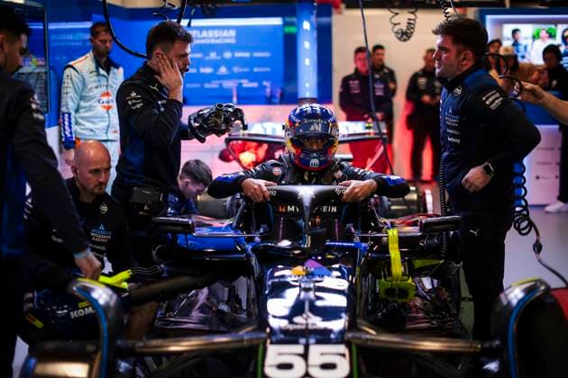 F1 - LAS VEGAS GRAND PRIX 2025 SAINZ Carlos (spa), Williams Racing FW47, portrait during the 2025 Formula 1 Las Vegas Grand Prix, 22th round of the 2025 FIA Formula One World Championship, WM, Weltmeisterschaft from November 21 to 23, 2025 on the Las Vegas Strip Circuit, in Paradise, Nevada, United States of America - ParadiseUnited States  Copyright: xEricxAlonsox