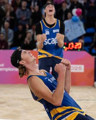 251122 Jacob Hölting Nilsson and Elmer Andersson of Sweden celebrate after defeating TÃ o Rotar and Arnaud Gauthier-Rat of France during The Beach volleyball, Beachvolleyball World Championships Semi Final on November 22, 2025 in Adelaide. Photo: Michael Errey BILDBYRAN kod XY XY0085 beachvolleyboll beach volleyball sandvolleyball world championships semi finals bbeng semifinal Copyright: MichaelxErrey BB251122BB174