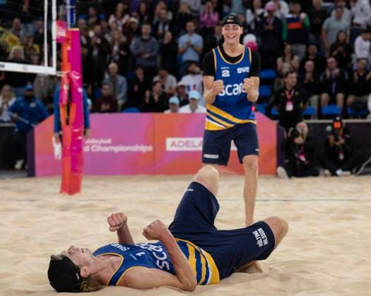 251122 Jacob Hölting Nilsson and Elmer Andersson of Sweden celebrate after defeating TÃ o Rotar and Arnaud Gauthier-Rat of France during The Beach volleyball, Beachvolleyball World Championships Semi Final on November 22, 2025 in Adelaide. Photo: Michael Errey BILDBYRAN kod XY XY0085 beachvolleyboll beach volleyball sandvolleyball world championships semi finals bbeng semifinal Copyright: MichaelxErrey BB251122BB177