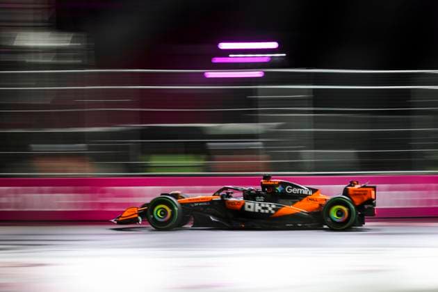 F1 - LAS VEGAS GRAND PRIX 2025 81 PIASTRI Oscar (aus), McLaren F1 Team MCL39, action during the 2025 Formula 1 Las Vegas Grand Prix, 22th round of the 2025 FIA Formula One World Championship, WM, Weltmeisterschaft from November 21 to 23, 2025 on the Las Vegas Strip Circuit, in Paradise, Nevada, United States of America - ParadiseUnited States  Copyright: xXavixBonillax