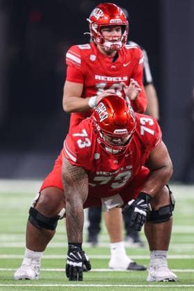November 21, 2025: UNLV Rebels offensive lineman Alani Makihele (73) waits for the ball to be snapped during the first half of the college football game featuring the Hawaii Rainbow Warriors and the UNLV Rebels at Allegiant Stadium in Las Vegas, NV. CSM. Las Vegas United States of America - ZUMAc04_ 20251121_zma_c04_450 Copyright: xChristopherxTrimx