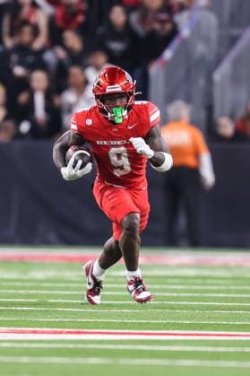 November 21, 2025: UNLV Rebels running back Jai Den Thomas (9) runs with the ball during the first half of the college football game featuring the Hawaii Rainbow Warriors and the UNLV Rebels at Allegiant Stadium in Las Vegas, NV. CSM. Las Vegas United States of America - ZUMAc04_ 20251121_zma_c04_464 Copyright: xChristopherxTrimx