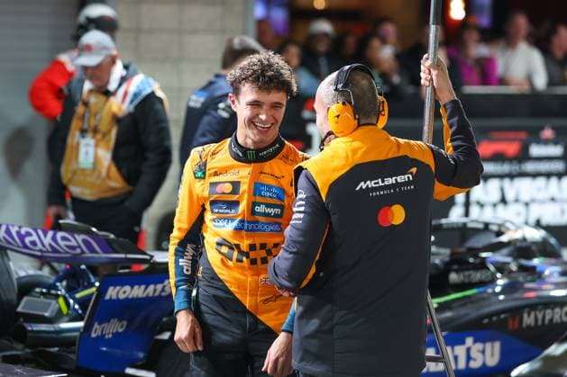 Winner des Qualifying Lando Norris (McLaren Formula 1 Team 4) sichert sich die Pole Position beim Rennen, Grosser Preis von Las Vegas, Motorsport, Herren, Formel 1, Qualifying, 21.11.2025 Las Vegas Nevada USA