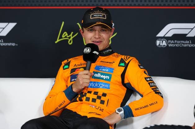 Winner des Qualifying Lando Norris (McLaren Formula 1 Team 4) sichert sich die Pole Position beim Rennen Interview nach dem Rennen, Grosser Preis von Las Vegas, Motorsport, Herren, Formel 1, Qualifying, 21.11.2025 Las Vegas Nevada USA