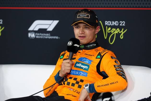 Winner des Qualifying Lando Norris (McLaren Formula 1 Team 4) sichert sich die Pole Position beim Rennen Interview nach dem Rennen, Grosser Preis von Las Vegas, Motorsport, Herren, Formel 1, Qualifying, 21.11.2025 Las Vegas Nevada USA