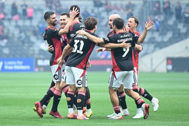ALEAGUE WANDERERS MARINERS, The Wanderers celebrate Bozhidar Kraev™s goal during the A-League Men Round 5 match between the Western Sydney Wanderers and the Central Coast Mariners at CommBank Stadium in Sydney, Saturday, November 22, 2025. ( NO ARCHIVING, EDITORIAL USE ONLY SYDNEY NEW SOUTH WALES AUSTRALIA  Copyright: xDEANxLEWINSx 20251122170517279980